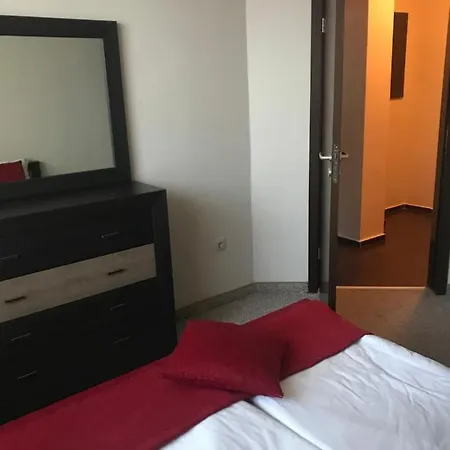 Royal Towers Apartement Neki Apartment *